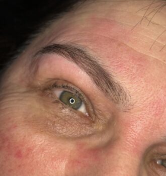 Henna brows geven je vollere, strakkere wenkbrauwen die je gezicht perfect laten spreken, zonder dagelijkse moeite.