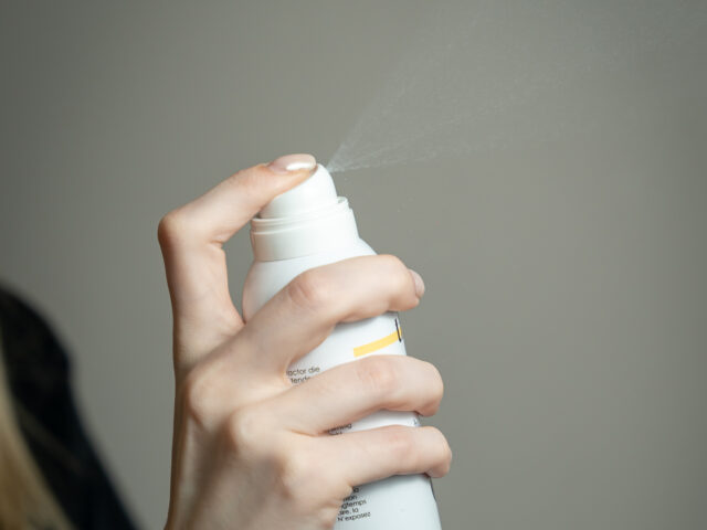 Zonnecrème spray SPF 30+ van 'This is sun'
